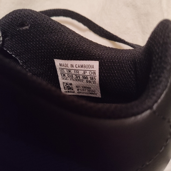 Girls Adidas black and blue soccer cleats - Picture 7 of 7